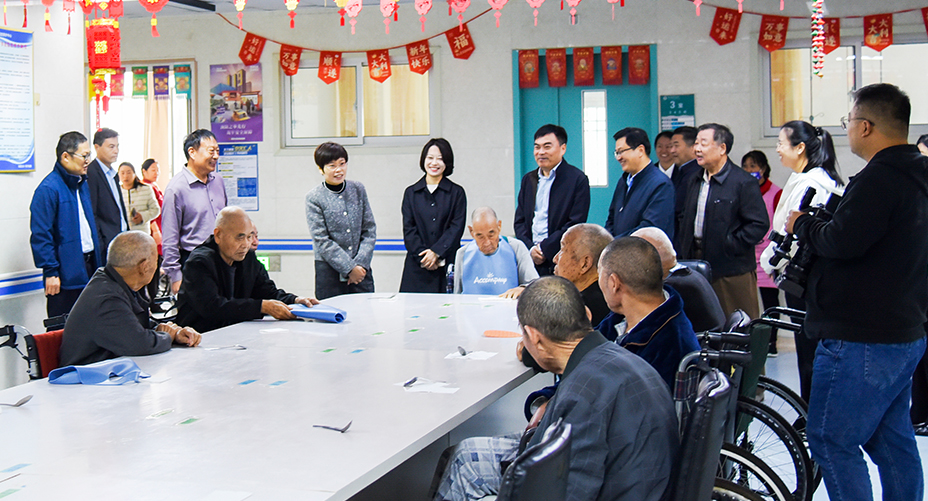 县委副书记、县长侯素云带队视察金明寓医院养护中心 肯定中心养老服务成效